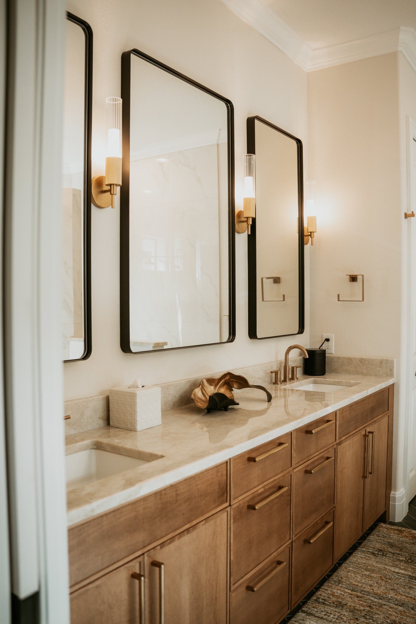 White Marble Bathroom Design: A Timeless and Luxurious Choice